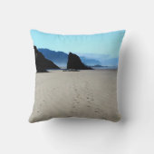 砂の中の足跡 クッション (裏面)