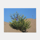 砂の中の黄色い野花フローラ ドアマット (正面)