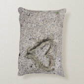 砂の写真のロマンチックなハート アクセントクッション (裏面(縦))