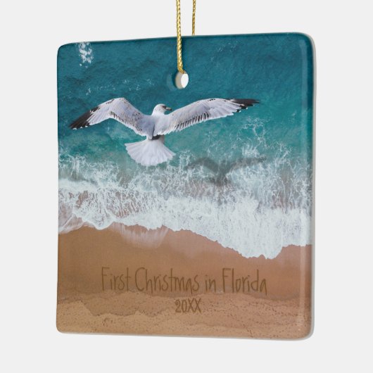 砂の書ビーチフロリダの私たちの初めてのクリスマス セラミックオーナメント (左)