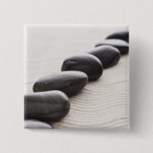 砂の石 缶バッジ (正面)