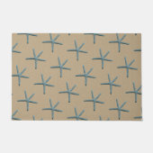 砂の背景に青い指のヒトデ ドアマット (正面)