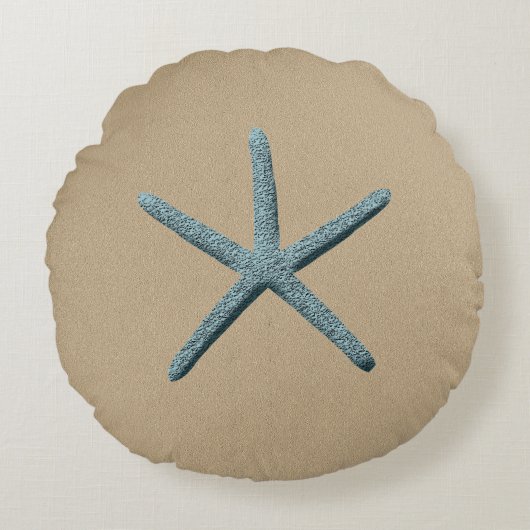 砂の背景に青い指のヒトデ ラウンドクッション (正面)