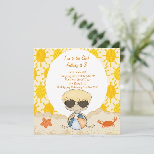 砂の誕生日の招待状の明るいビーチの男の子 招待状 (スタンド正面)