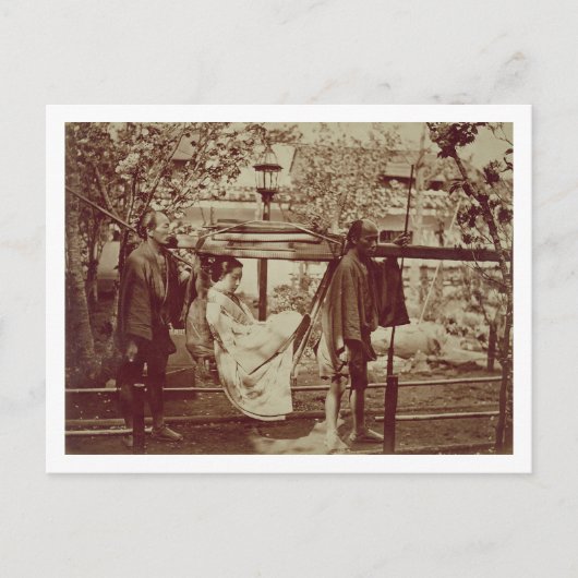 砂の運中の芸者（セピア写真） ポストカード (正面)