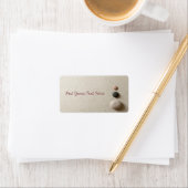 砂カラフルの上の禅の石 ラベル (インサイチュ)