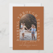 砂モダンの中を走るジオ・クリスマス (正面)