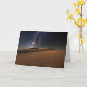 砂丘のゴビ砂漠上の星明かりの空 カード (黄色い花)