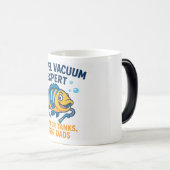 砂利の真空エキスパート – おもしろい Fishkeeper Coffee Mug モーフィングマグカップ (正面右)