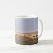 砂原のゼブラの群れ コーヒーマグカップ (正面右)
