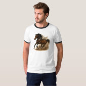砂塵を駆ける力強い馬 Tシャツ (正面フル)