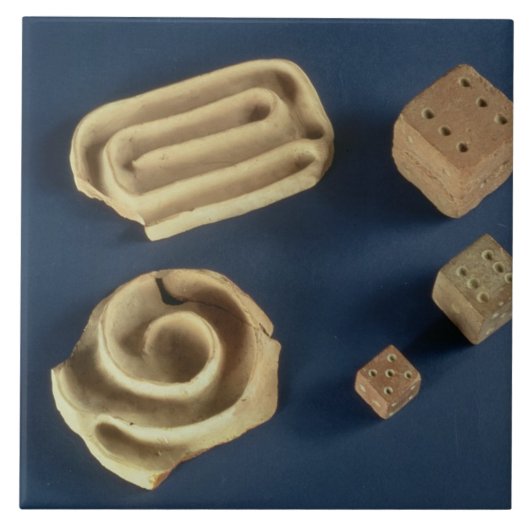 砂岩サイコロおよびテラコッタ当惑のゲーム、Harappa、 タイル (正面)
