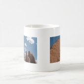 砂岩フィンのユタ砂漠の写真 コーヒーマグカップ (中央)