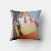 砂浜で木の幹でつるすバッグ クッション (裏面)