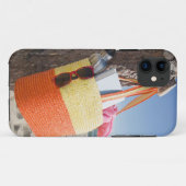 砂浜で木の幹でつるすバッグ Case-Mate iPhoneケース (裏面(横))