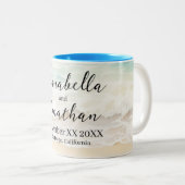 砂浜に広がるビーチスケープのビーチ結婚式 ツートーンマグカップ (正面右)