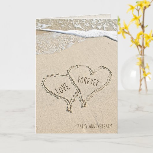 砂浜のサーフと砂のハート カード (黄色い花)