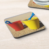 砂浜のシャベルそしてバケツ コースター (左側)