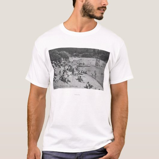 砂浜Monteリオ、カリフォルニアの典型的な日 Tシャツ (正面)