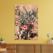 砂漠で雨が降った後、悪魔の爪が花を咲かせる キャンバスプリント (インサイチュ (リビング))