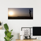 砂漠に沈む夕日 ポスター (ホームオフィス)