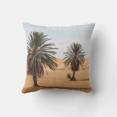 砂漠のオアシス：サハラヤシの風景。 クッション (裏面)
