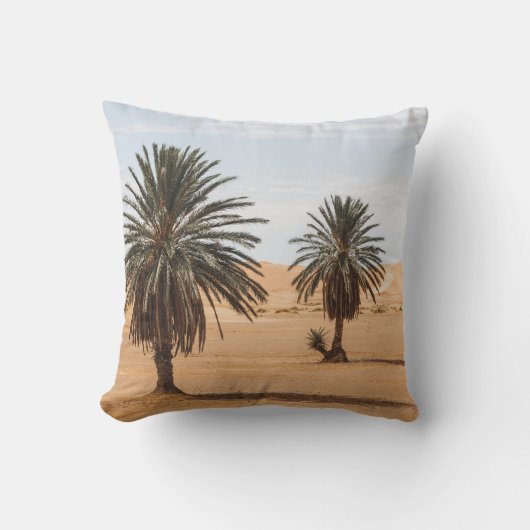 砂漠のオアシス：サハラヤシの風景。 クッション (正面)