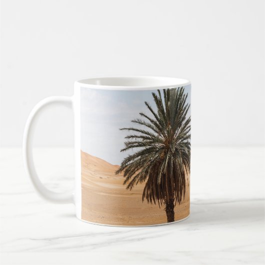 砂漠のオアシス:サハラヤシの風景。 コーヒーマグカップ (左)