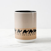 砂漠のカメルキャラバン ツートーンマグカップ (中央)