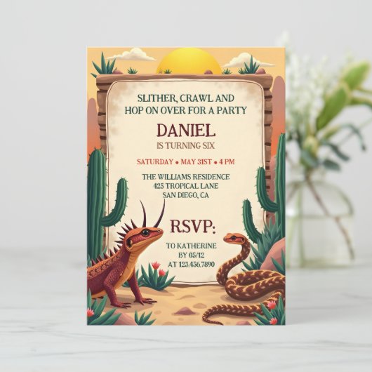 砂漠の爬虫類をテーマにした子供の誕生日パーティー 招待状 (スタンド正面)