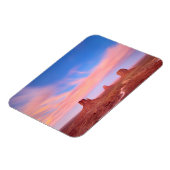 砂漠の谷を強い風で覆う マグネット (左側)