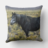 砂漠の野生のムスタングの馬 クッション (裏面)