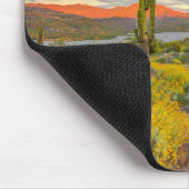 砂漠の風景に沈む夕日 マウスパッド (コーナー)