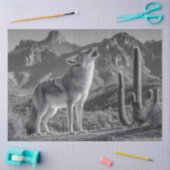 砂漠の風景の中でコーヨーテをハウリング 薄葉紙 (クラフト)