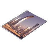 砂漠の風景の未来的な超超高層ビル ノートブック (左側)