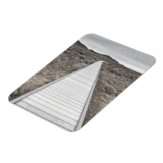 砂漠を遊歩道で歩く マグネット (左側)