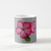 砂漠バラ（アデニウム）と葉独身の付き コーヒーマグカップ (中央)