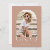 砂漠赤面モダンミニマリストアーチ卒業 案内状 (正面)