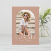 砂漠赤面モダンミニマリストアーチ卒業 案内状 (スタンド正面)