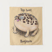 砂漠雨おもしろいカエル漫画イラストレーション タペストリー (正面)