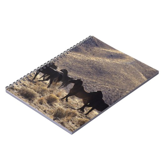 砂漠1の野生のムスタングの馬 ノートブック (左側)