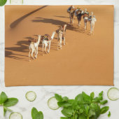 砂漠 |ラクダと一緒に歩く キッチンタオル (折り畳み)