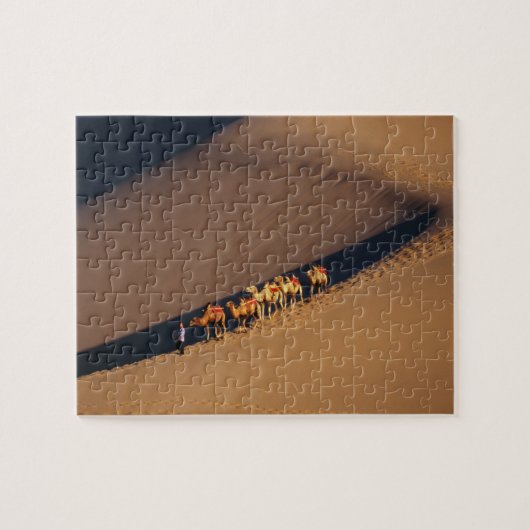 砂漠、敦煌、甘粛省のラクダのキャラバン ジグソーパズル (横)