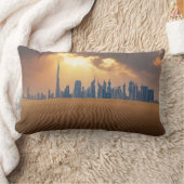 砂漠 |砂丘からのドバイのスカイラインビュー ランバークッション (ブランケット)