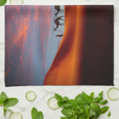 砂漠 |砂丘の人とラクダ キッチンタオル (折り畳み)