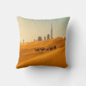 砂漠 | Dubai's Skyline View with Camels クッション (裏面)