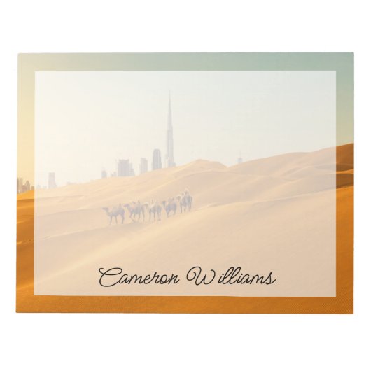 砂漠 | Dubai's Skyline View with Camels ノートパッド (正面)