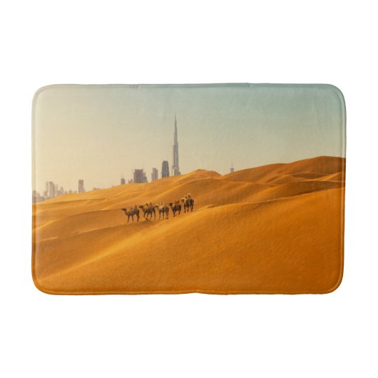 砂漠 | Dubai's Skyline View with Camels バスマット (正面)