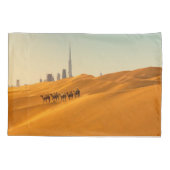 砂漠 | Dubai's Skyline View with Camels 枕カバー (裏面)