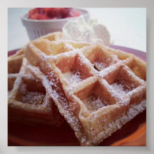 砂糖を覆ったワッフルと新鮮なイチゴのポスター ポスター (正面)